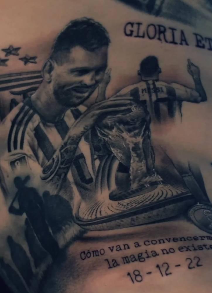 爱奇艺体育-维尼修斯疑似挑衅奥塔门迪,后者掀开衣服展示世界杯冠军文身