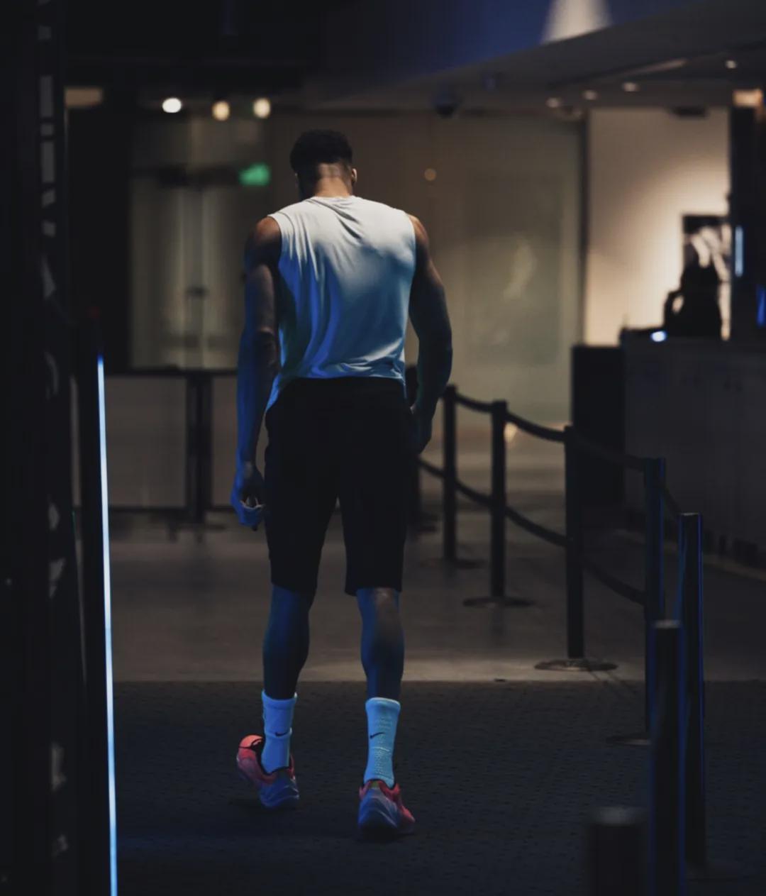 足球直播-4年4次最佳一阵+2次票王，却只赢过一轮系列赛！他也开始变老了？